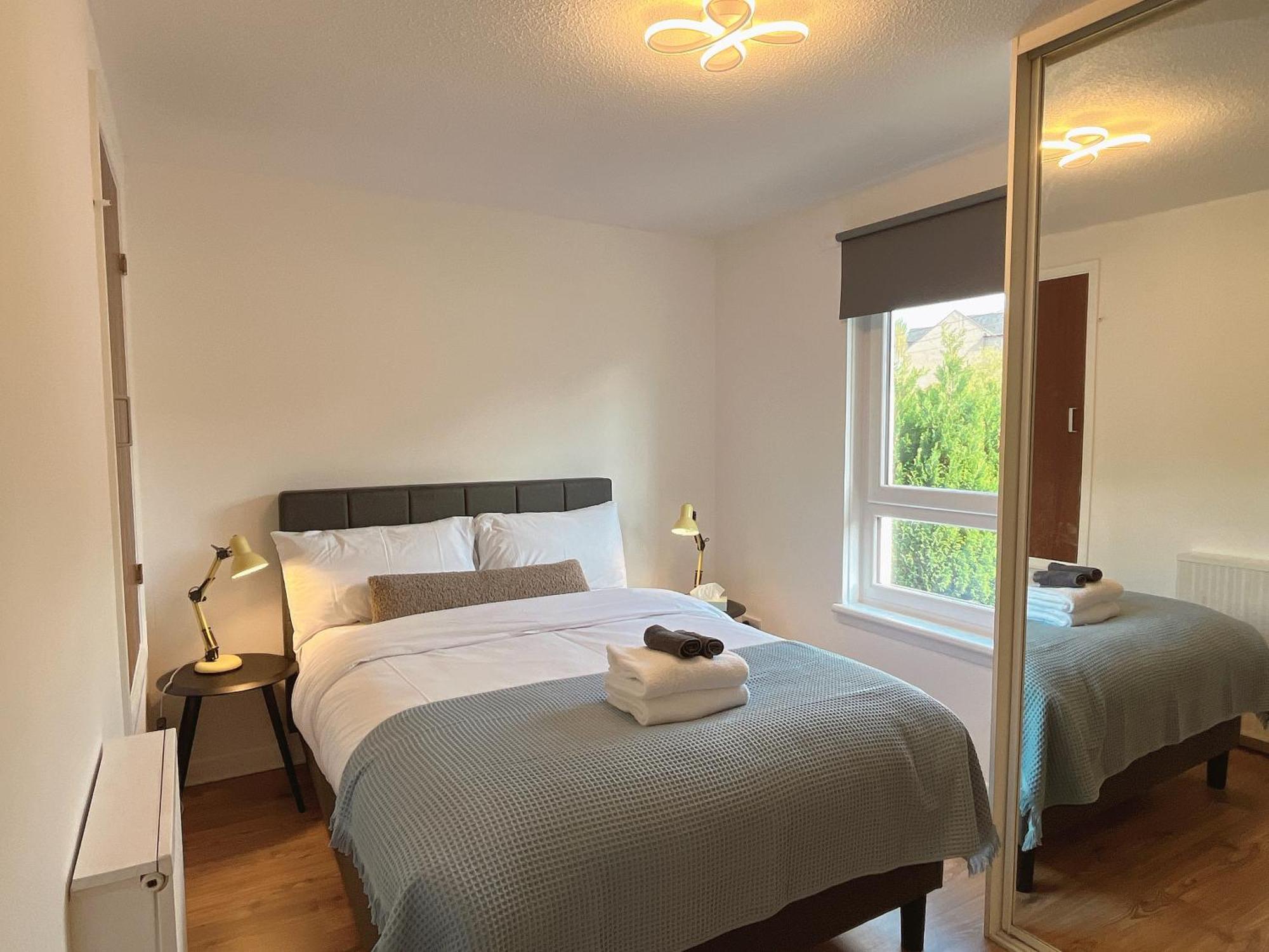Cozy 2 Bedrooms With Private Parking Space And Garden Единбург Екстериор снимка